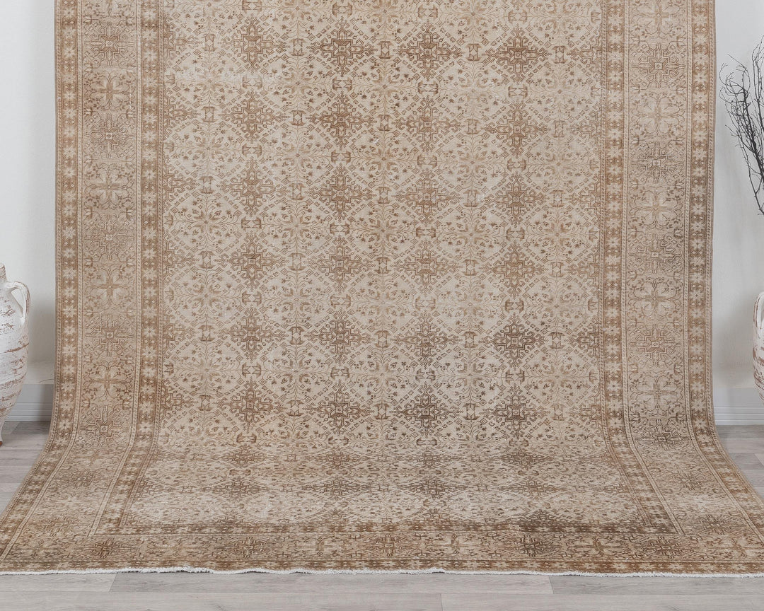 Beige Oushak Rug 6' 6" x 9' 6" | No. VR43886