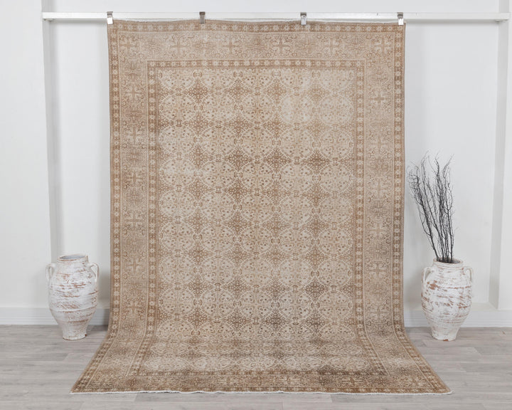 Beige Oushak Rug 6' 6" x 9' 6" | No. VR43886