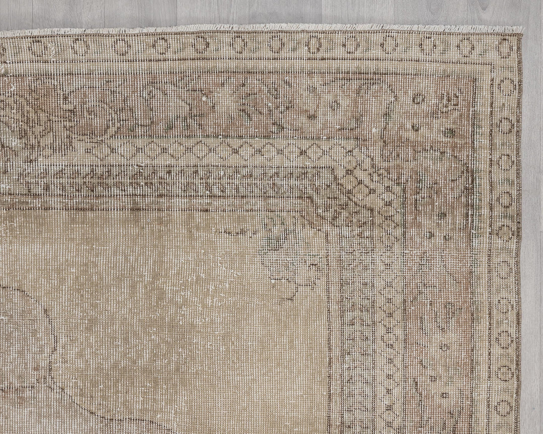 Beige Oushak Rug 7' x 10' | No. VR25806