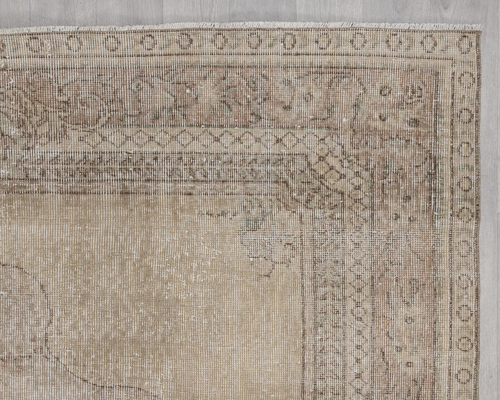 Beige Oushak Rug 7' x 10' | No. VR25806