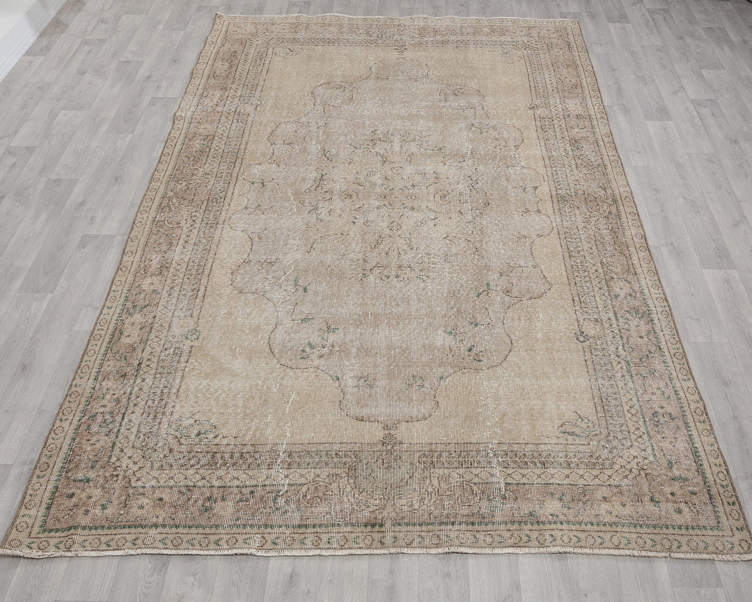 Beige Oushak Rug 7' x 10' | No. VR25806