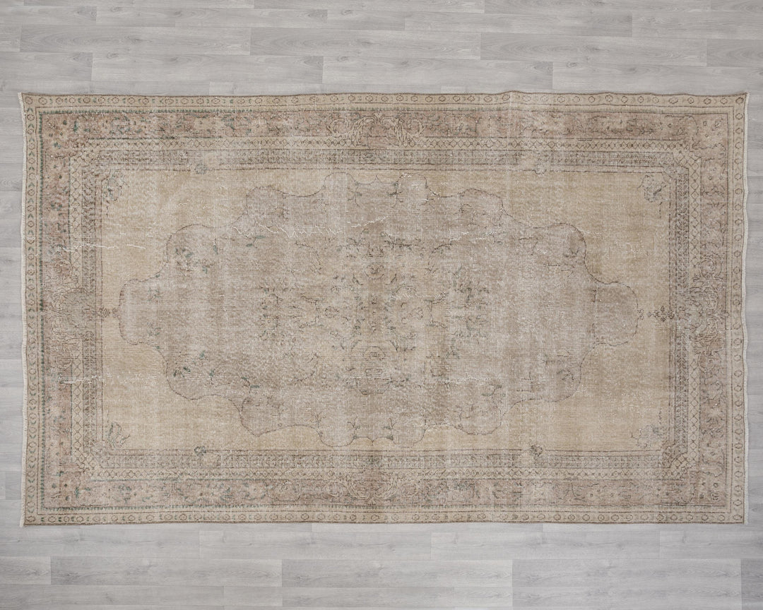 Beige Oushak Rug 7' x 10' | No. VR25806