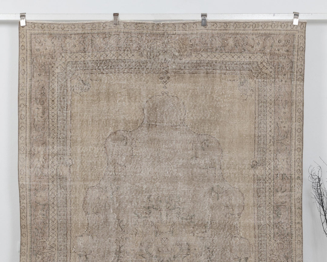 Beige Oushak Rug 7' x 10' | No. VR25806