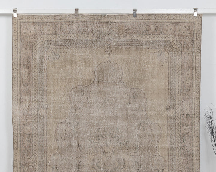 Beige Oushak Rug 7' x 10' | No. VR25806