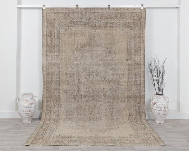 Beige Oushak Rug 7' x 10' | No. VR25806