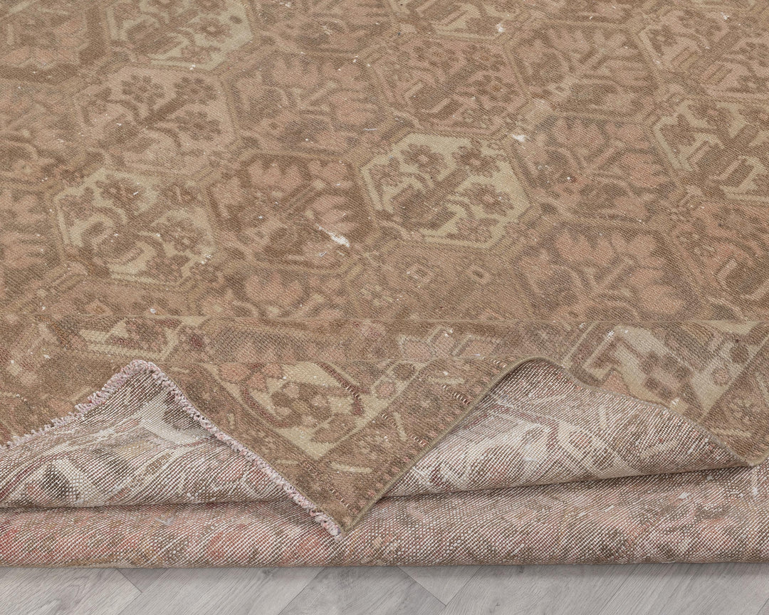 Neutral Oushak Rug 6' 9" x 9' 10" | No. VR80015