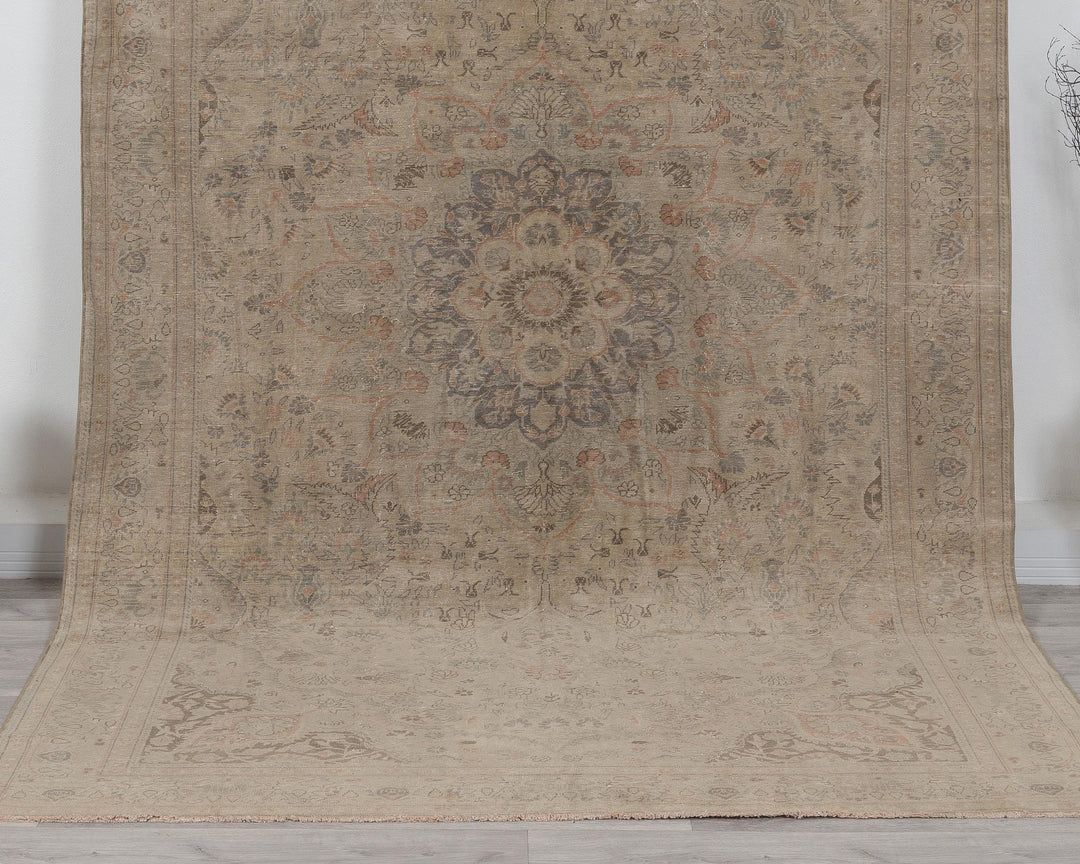 Faded Oushak Rug 6' 5" x 9' 5" | No. VR69097