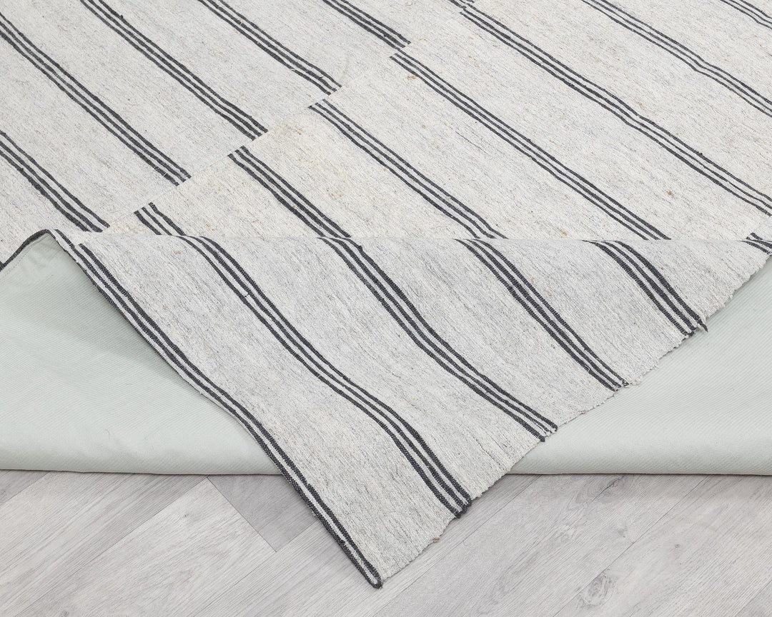 Faded Kilim Rug 7' 7" x 11' 6" | No. VR49689