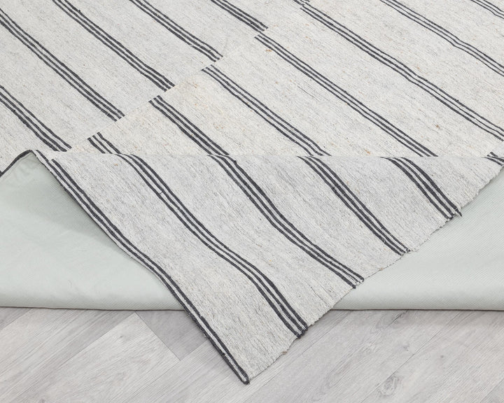Faded Kilim Rug 7' 7" x 11' 6" | No. VR49689