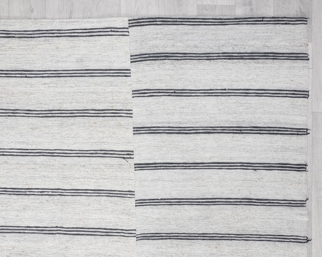 Faded Kilim Rug 7' 7" x 11' 6" | No. VR49689