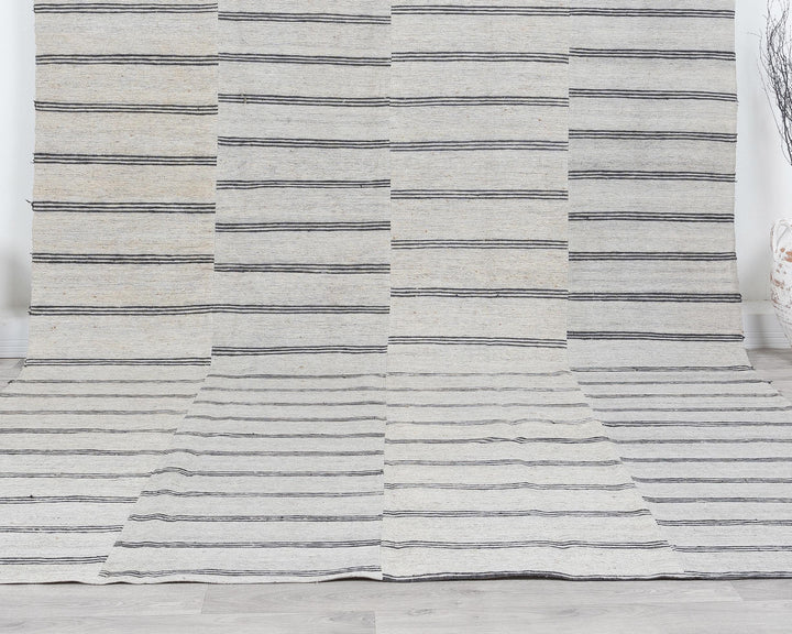 Faded Kilim Rug 7' 7" x 11' 6" | No. VR49689