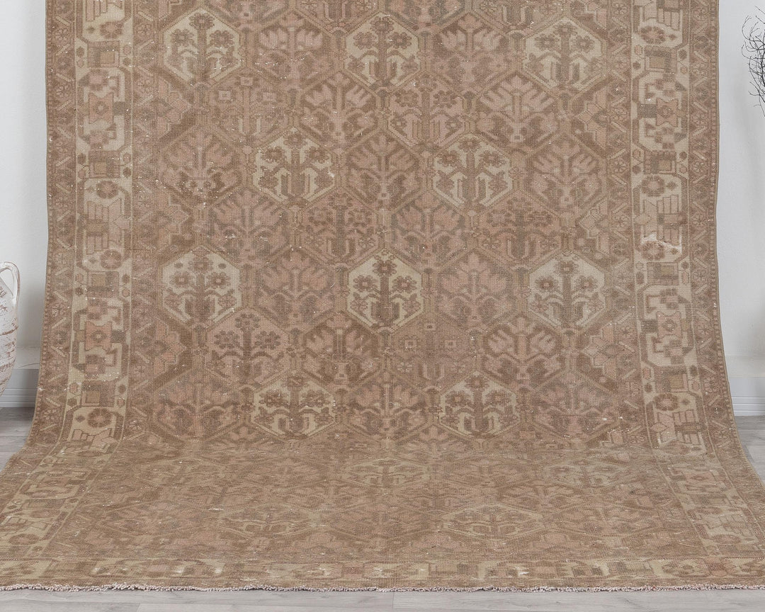 Neutral Oushak Rug 6' 9" x 9' 10" | No. VR80015