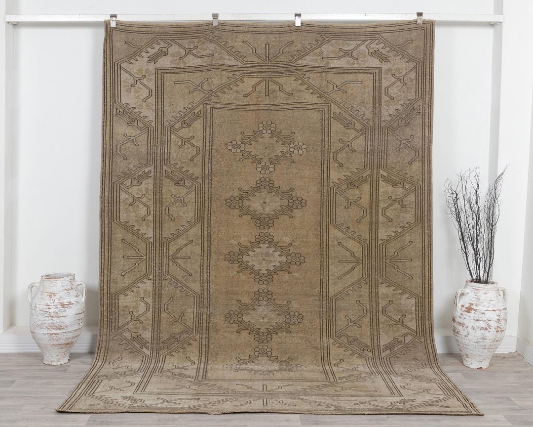 Neutral Oushak Rug 6' 9" x 9' 1" | No. VR68061