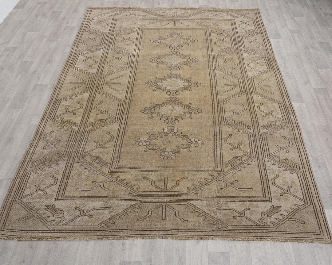 Neutral Oushak Rug 6' 9" x 9' 1" | No. VR68061