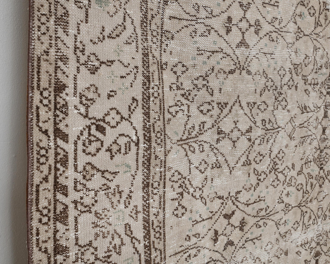 Beige Oushak Rug 6' 11" x 10' 1" | No. VR81242