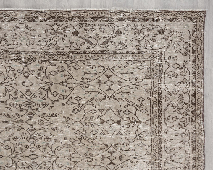 Beige Oushak Rug 6' 11" x 10' 1" | No. VR81242