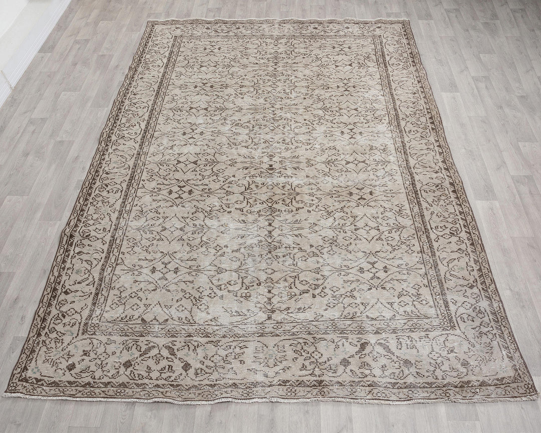 Beige Oushak Rug 6' 11" x 10' 1" | No. VR81242