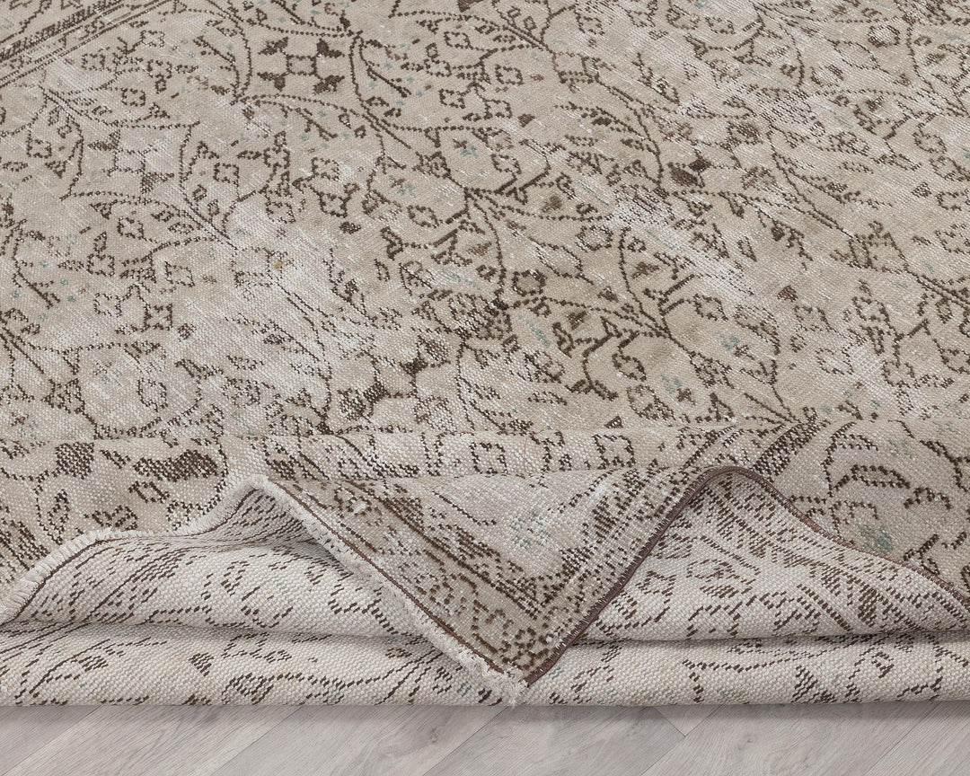 Beige Oushak Rug 6' 11" x 10' 1" | No. VR81242