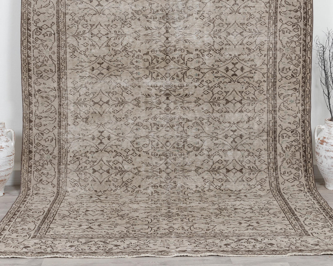 Beige Oushak Rug 6' 11" x 10' 1" | No. VR81242