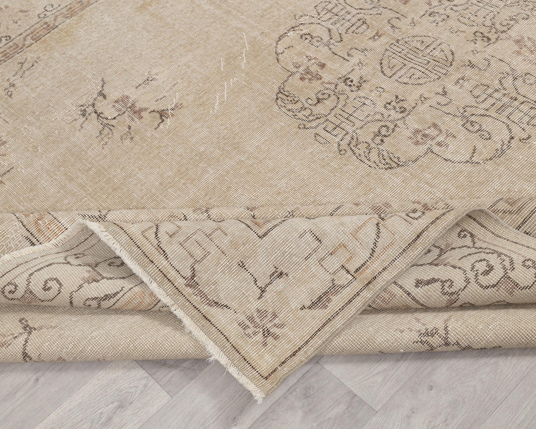 Beige Oushak Rug 6' 7" x 9' 11" | No. VR43658
