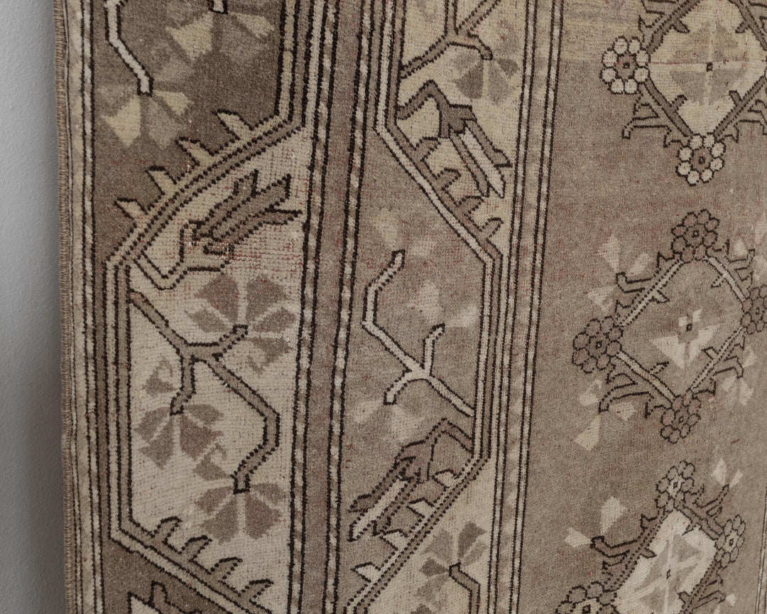 Beige Oushak Rug 5' 1" x 7' 9" | No. VR97075
