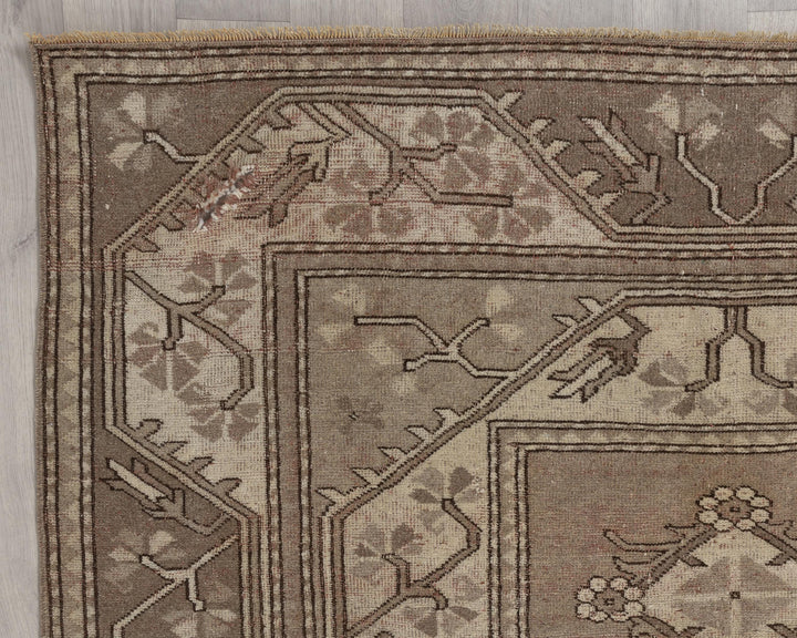 Beige Oushak Rug 5' 1" x 7' 9" | No. VR97075