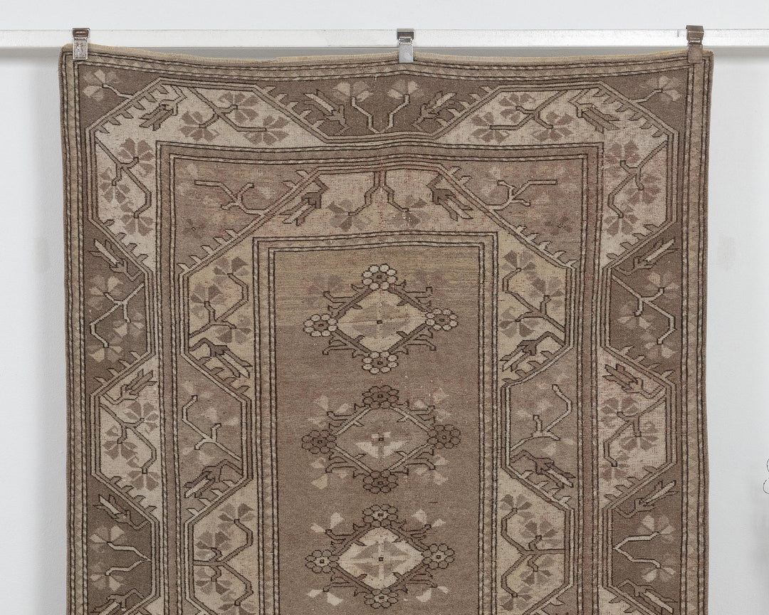 Beige Oushak Rug 5' 1" x 7' 9" | No. VR97075