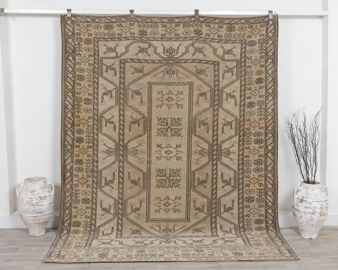 Neutral Oushak Rug 6' 9" x 8' 10" | No. VR52372