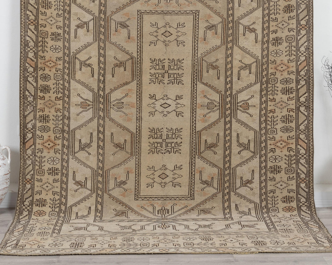 Neutral Oushak Rug 6' 9" x 8' 10" | No. VR52372
