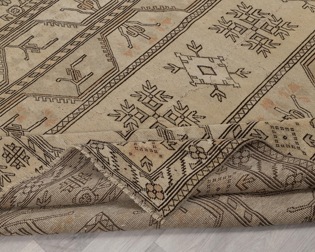 Neutral Oushak Rug 6' 9" x 8' 10" | No. VR52372
