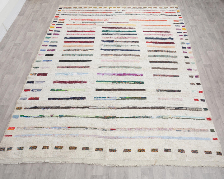 White Vintage Turkish Rug 7' 10" x 9' 10" | No. VR72312