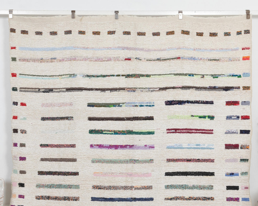 White Vintage Turkish Rug 7' 10" x 9' 10" | No. VR72312
