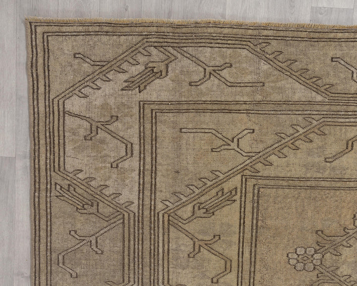 Neutral Oushak Rug 6' 9" x 9' 1" | No. VR68061