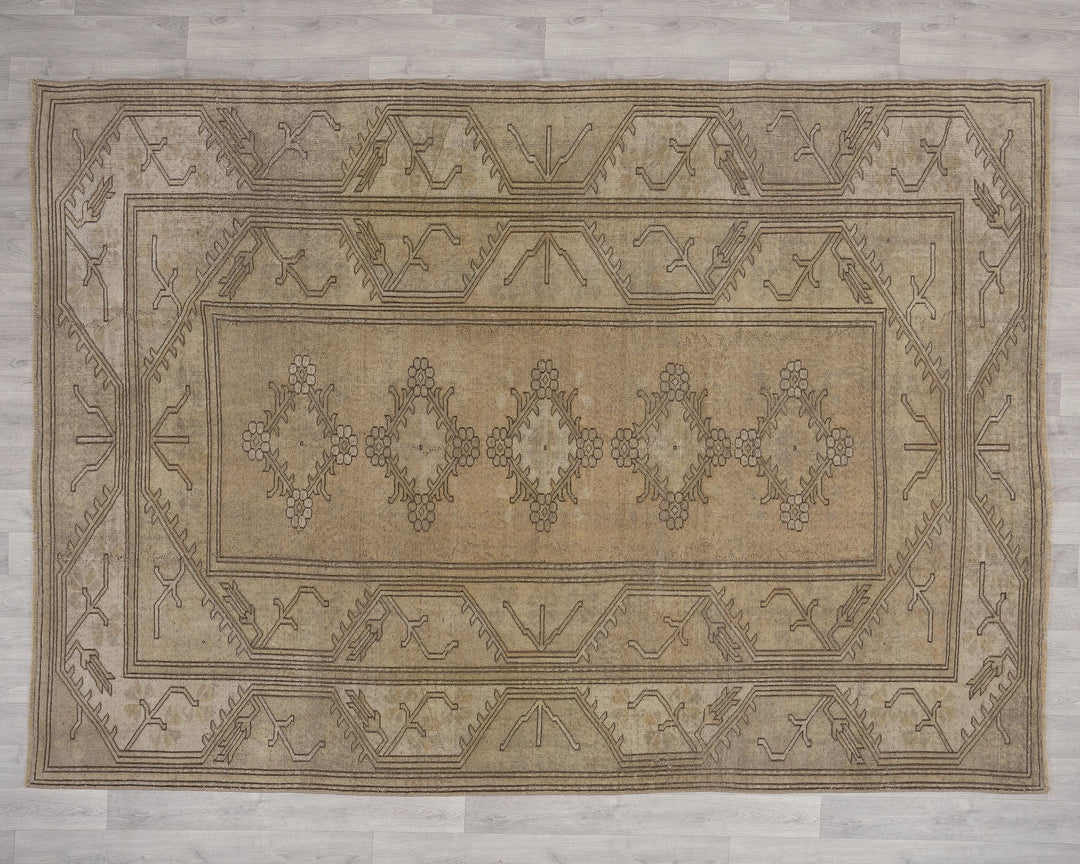 Neutral Oushak Rug 6' 9" x 9' 1" | No. VR68061