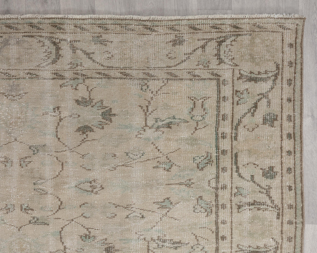 Beige Oushak Rug 7' 1" x 9' 7" | No. VR18695