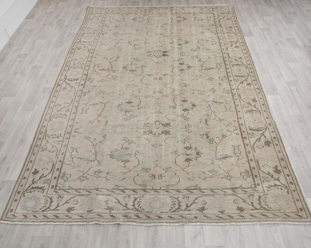 Beige Oushak Rug 7' 1" x 9' 7" | No. VR18695
