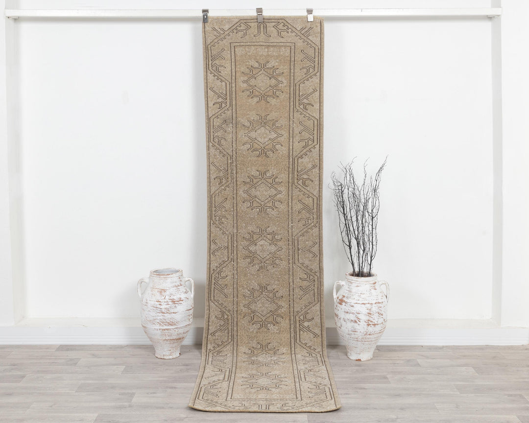 Neutral Runner Rug 2' 6" x 9' 4" | No. VR31643