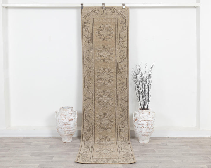 Neutral Runner Rug 2' 6" x 9' 4" | No. VR31643