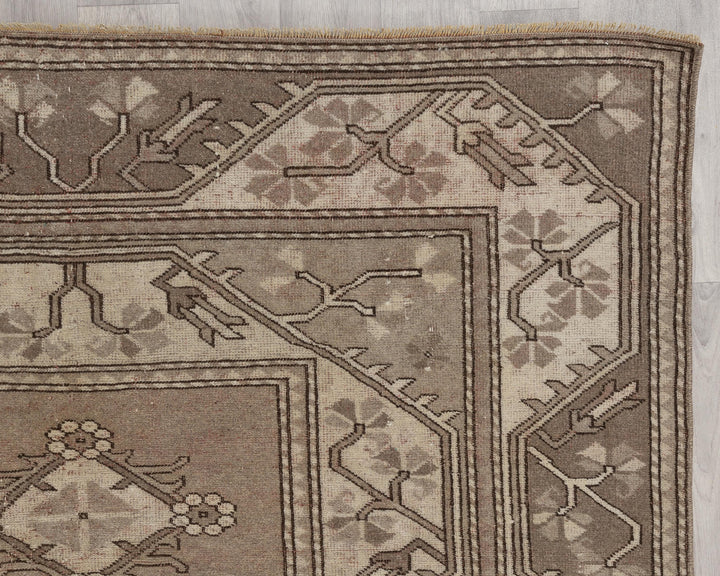 Beige Oushak Rug 5' 1" x 7' 9" | No. VR97075