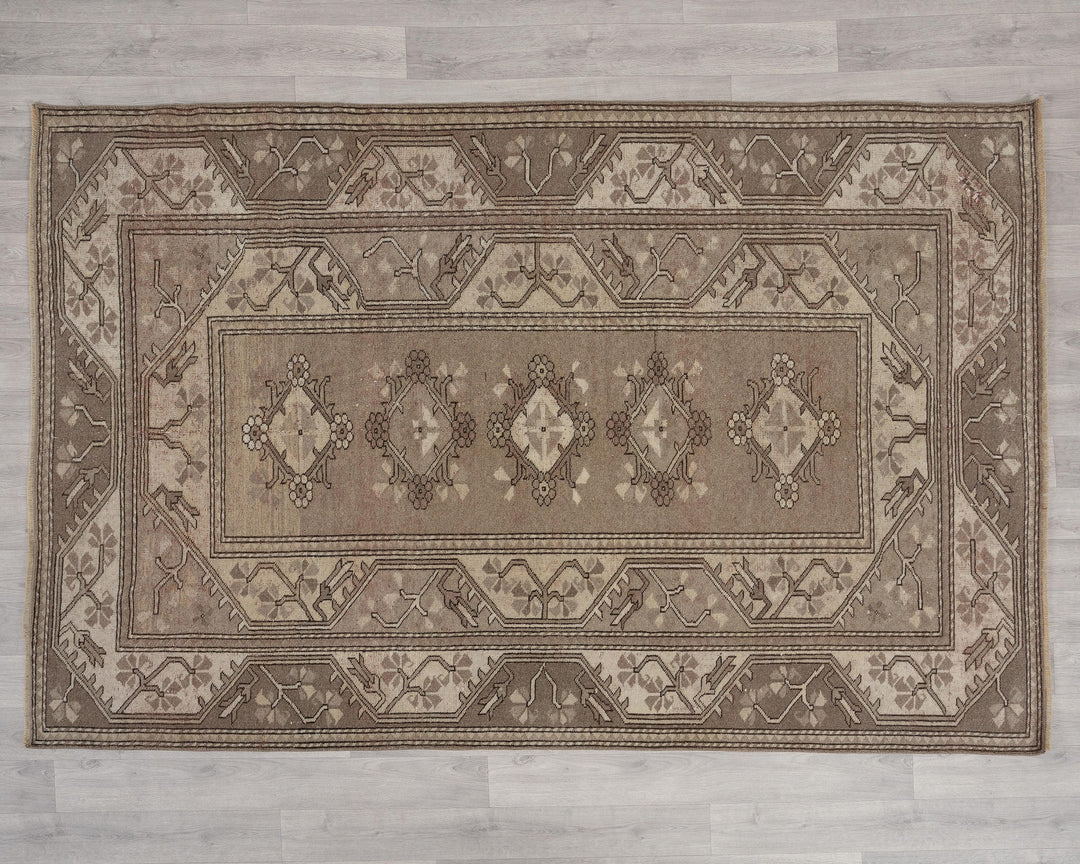 Beige Oushak Rug 5' 1" x 7' 9" | No. VR97075