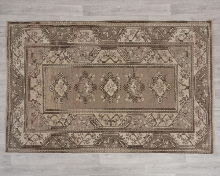 Beige Oushak Rug 5' 1" x 7' 9" | No. VR97075