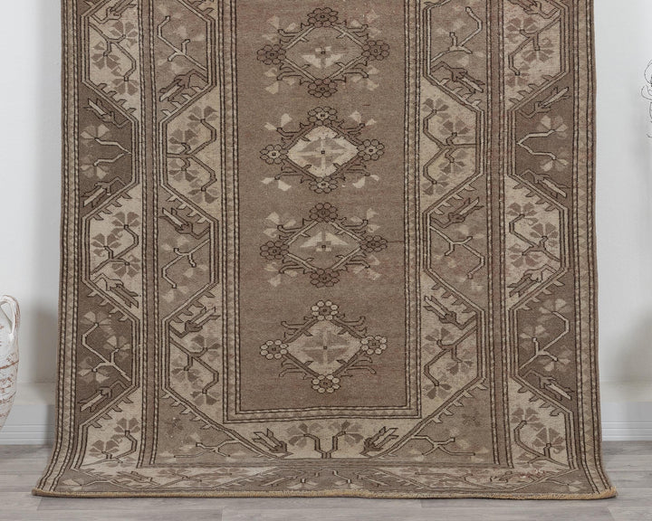 Beige Oushak Rug 5' 1" x 7' 9" | No. VR97075