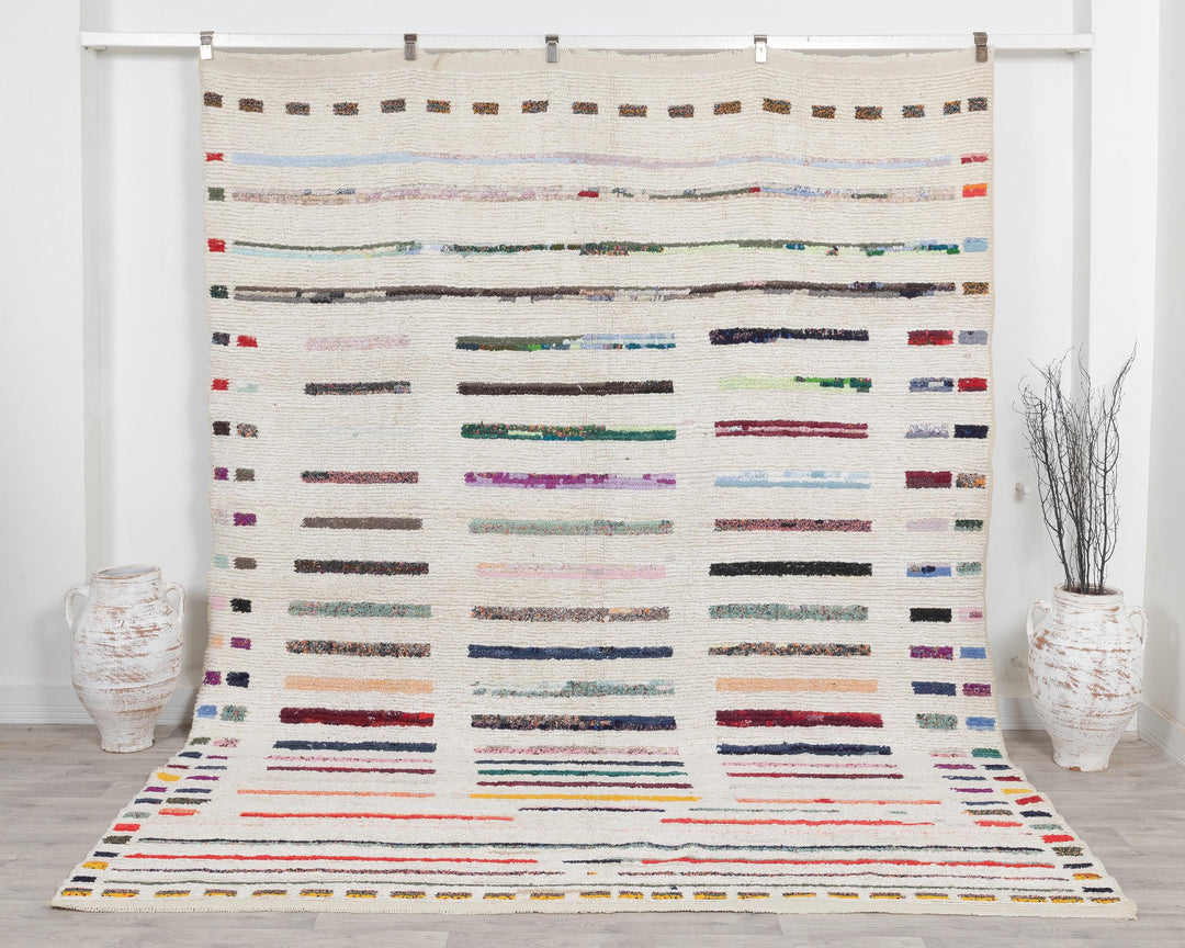 White Vintage Turkish Rug 7' 10" x 9' 10" | No. VR72312