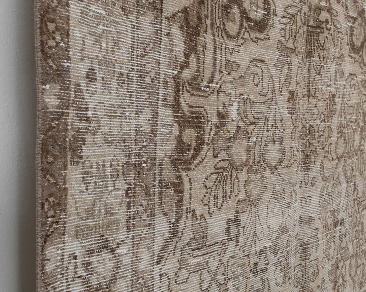 Neutral Runner Rug 4' 9" x 9' 11" | No. VR17175