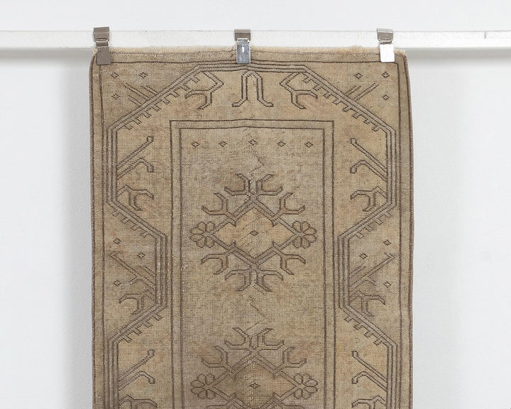Runner Rug 2' 7" x 8' 10" | No. VR33301