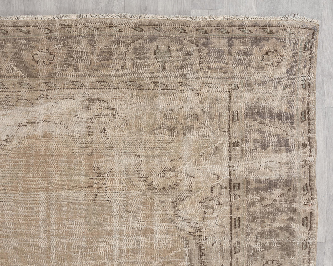 Beige Oushak Rug 6' 8" x 10' | No. VR56835