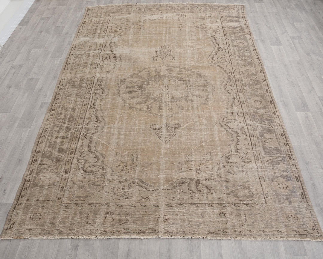 Beige Oushak Rug 6' 8" x 10' | No. VR56835
