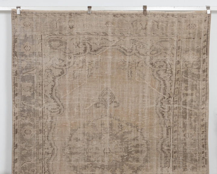 Beige Oushak Rug 6' 8" x 10' | No. VR56835
