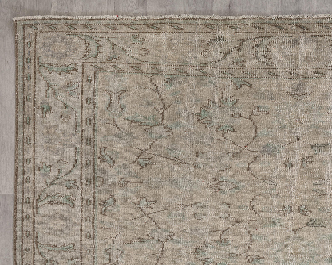 Beige Oushak Rug 7' 1" x 9' 7" | No. VR18695