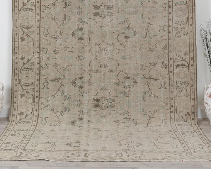 Beige Oushak Rug 7' 1" x 9' 7" | No. VR18695